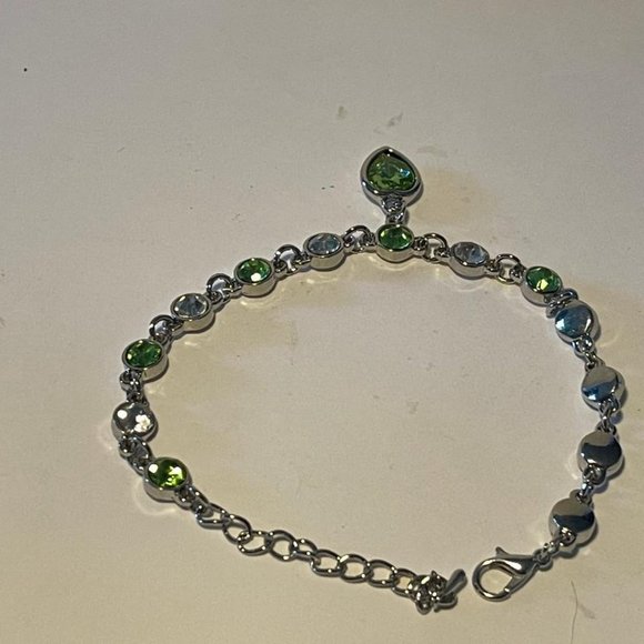 Lt Green Charm Link Women's Bracelet with Heart Charm NEW - Picture 2 of 4